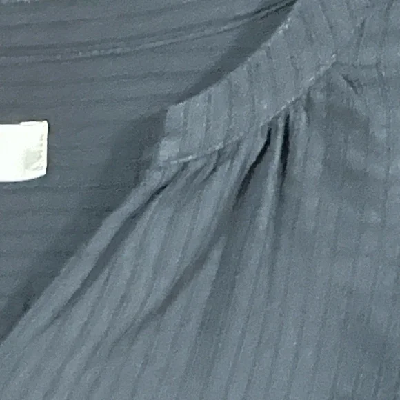 LOFT Black Long-Sleeve V-Neck Top with Subtle Pleats - Picture 4 of 9